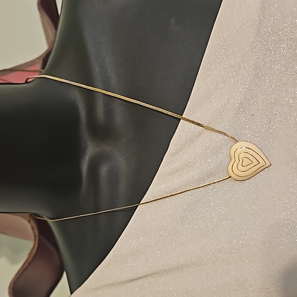 Monet Goldtone Snake Chain Creamy Yellow Enameled Heart Pendant Gold Accent - Picture 4 of 4